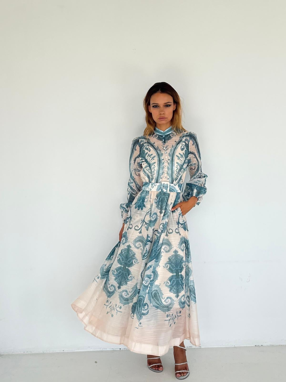 Robe à motifs bleus