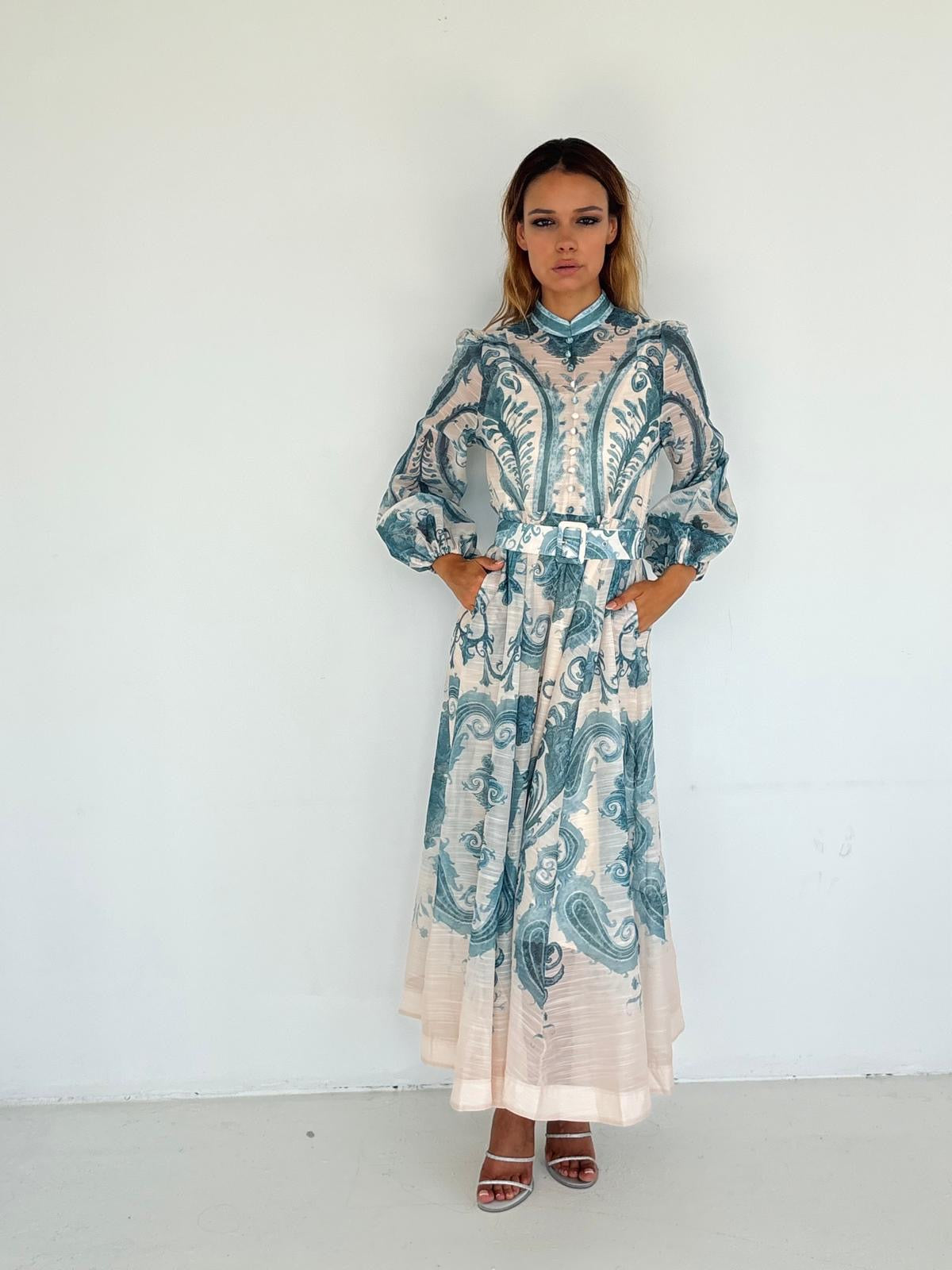 Robe à motifs bleus
