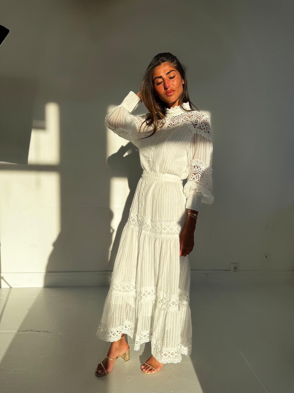 Robe en dentelle épuré