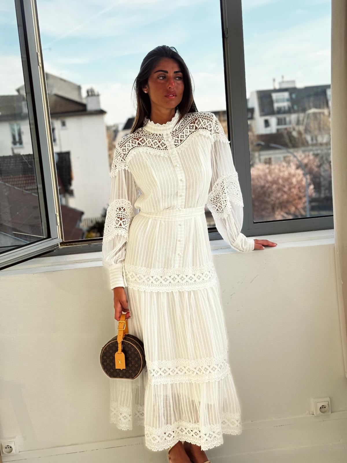 Robe en dentelle épuré