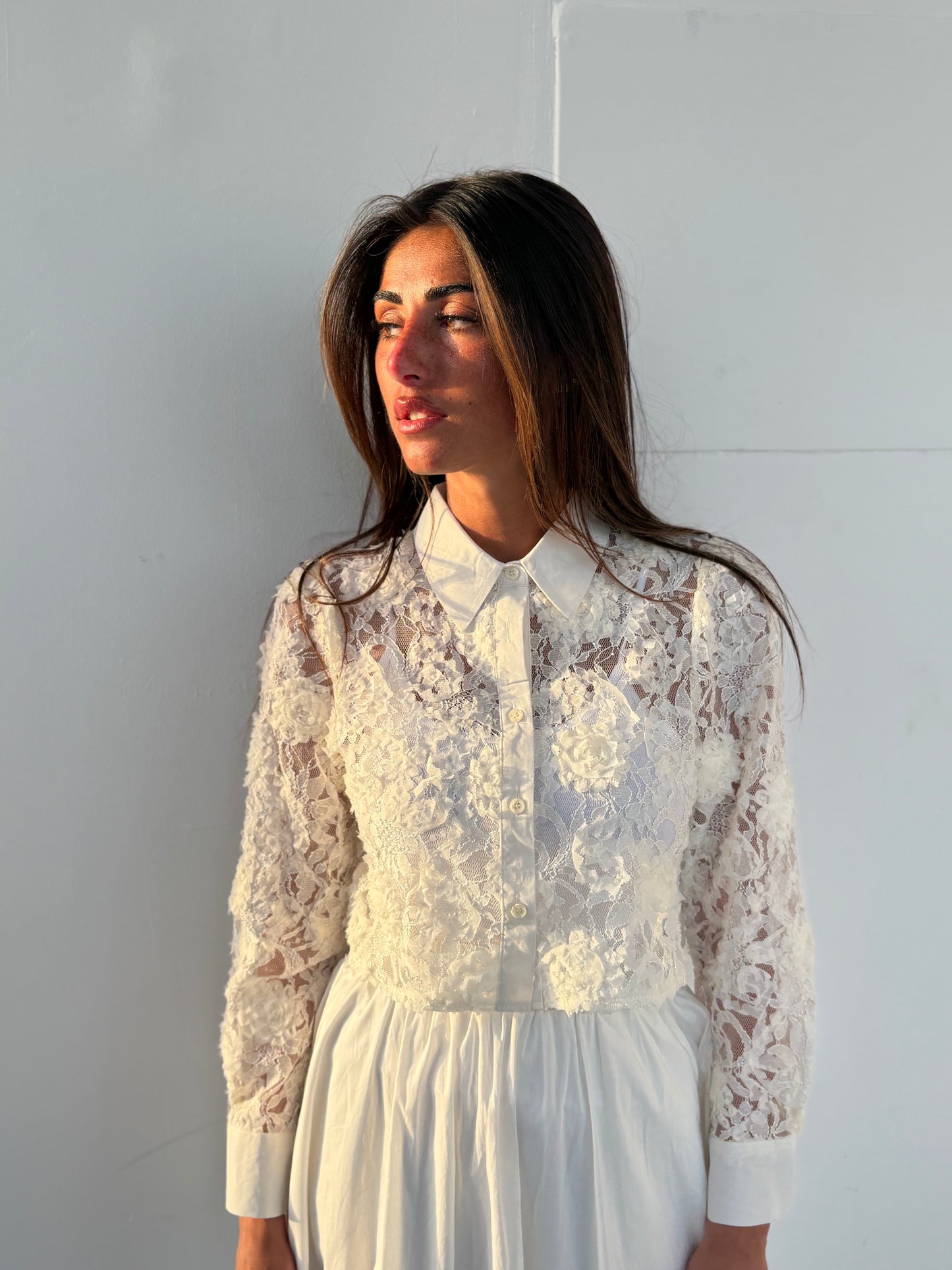 Chemise fleurie en dentelle