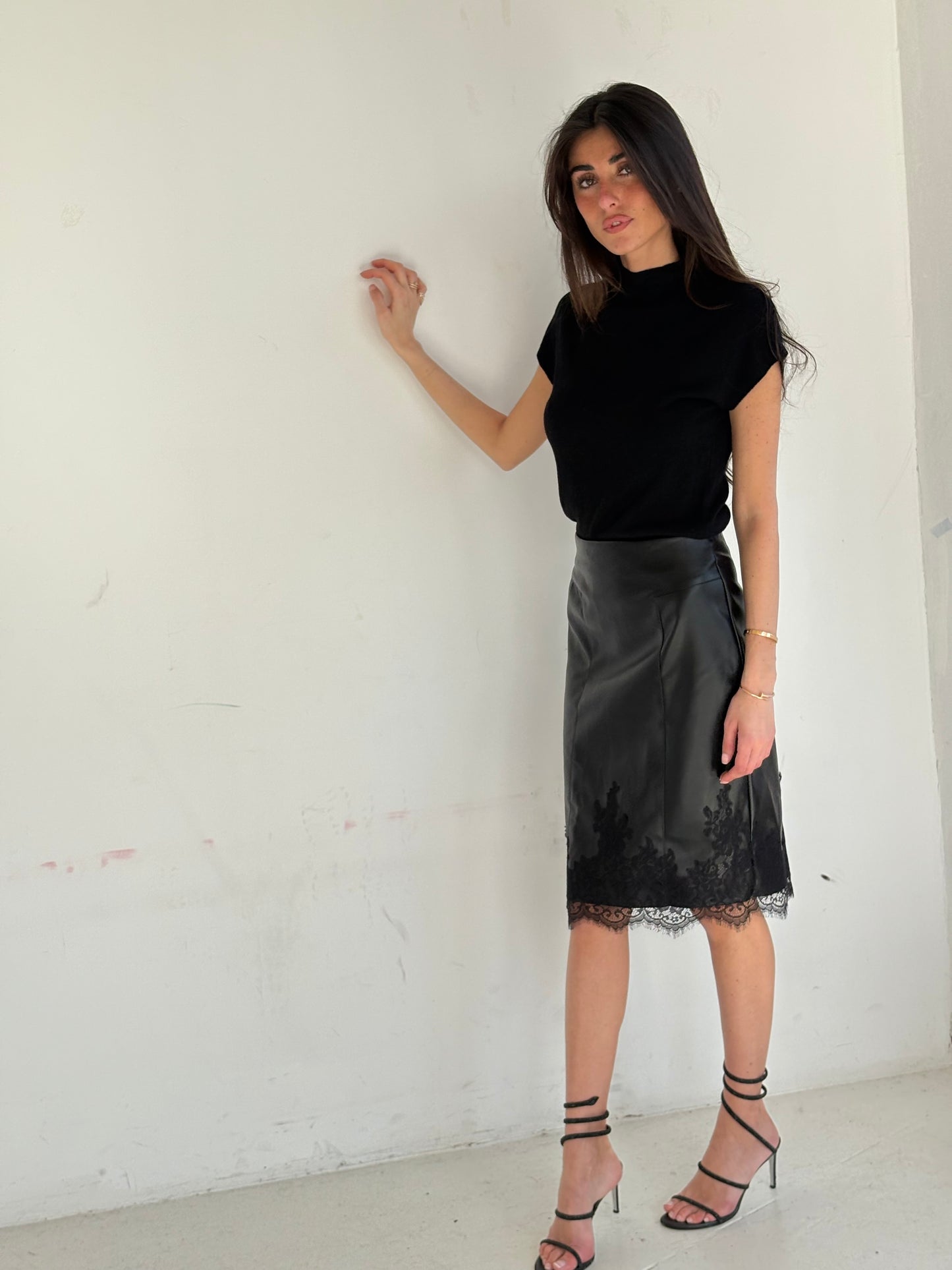 Jupe en cuire avec dentelle