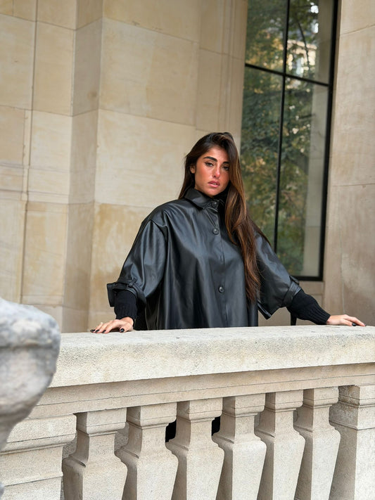 Cape en cuir noir