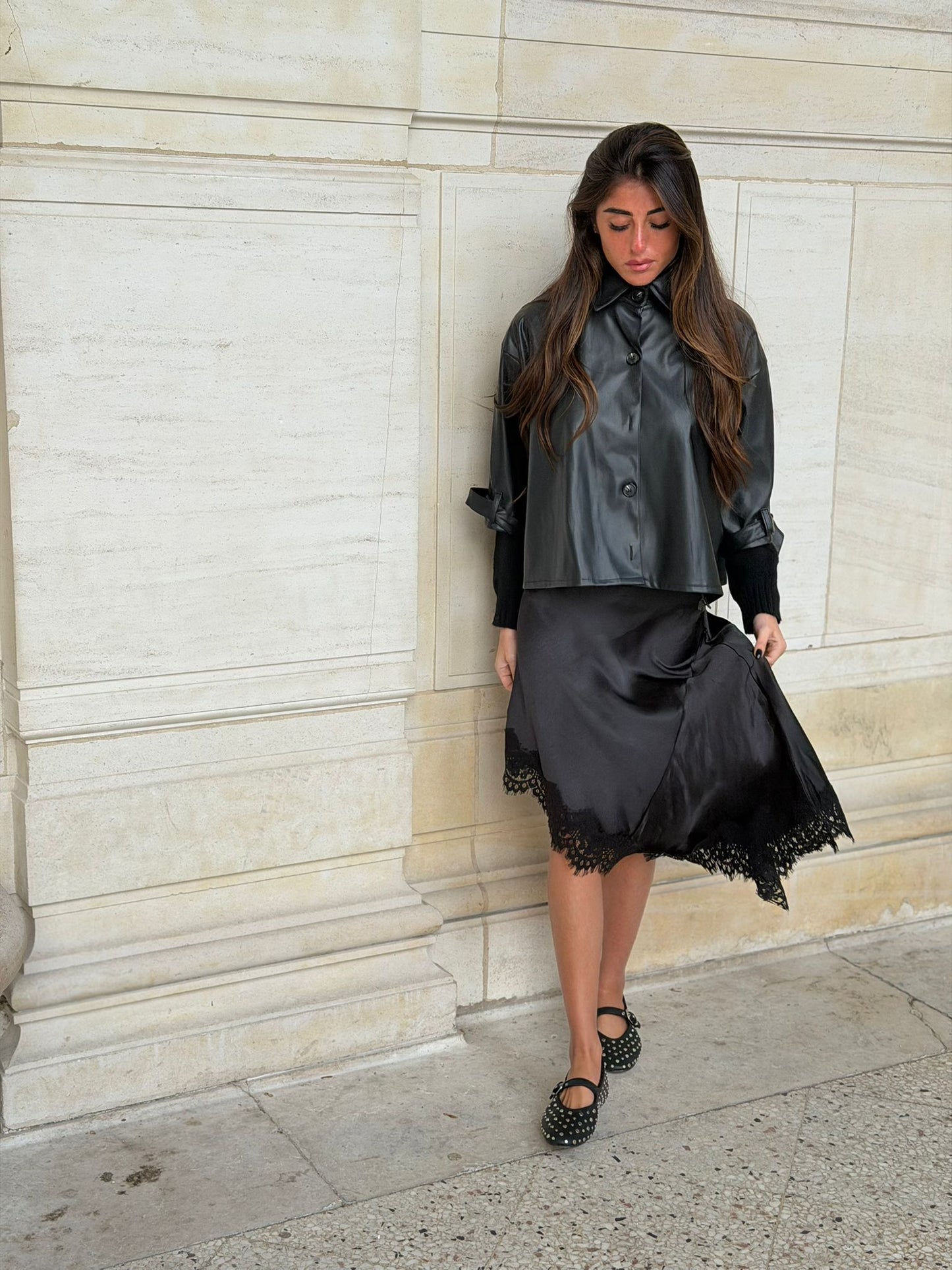 Jupe asymétrique en satin dentelle