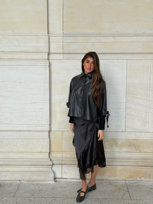 Jupe asymétrique en satin dentelle