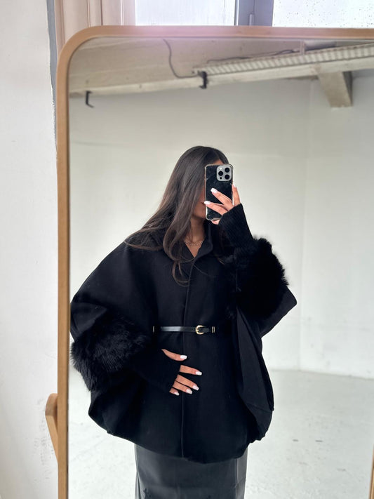 Cape noire avec fourrure