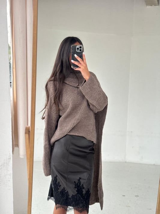 Jupe en cuire marron avec dentelle